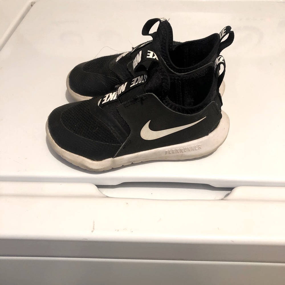 Size 9 toddler Nike flex runner